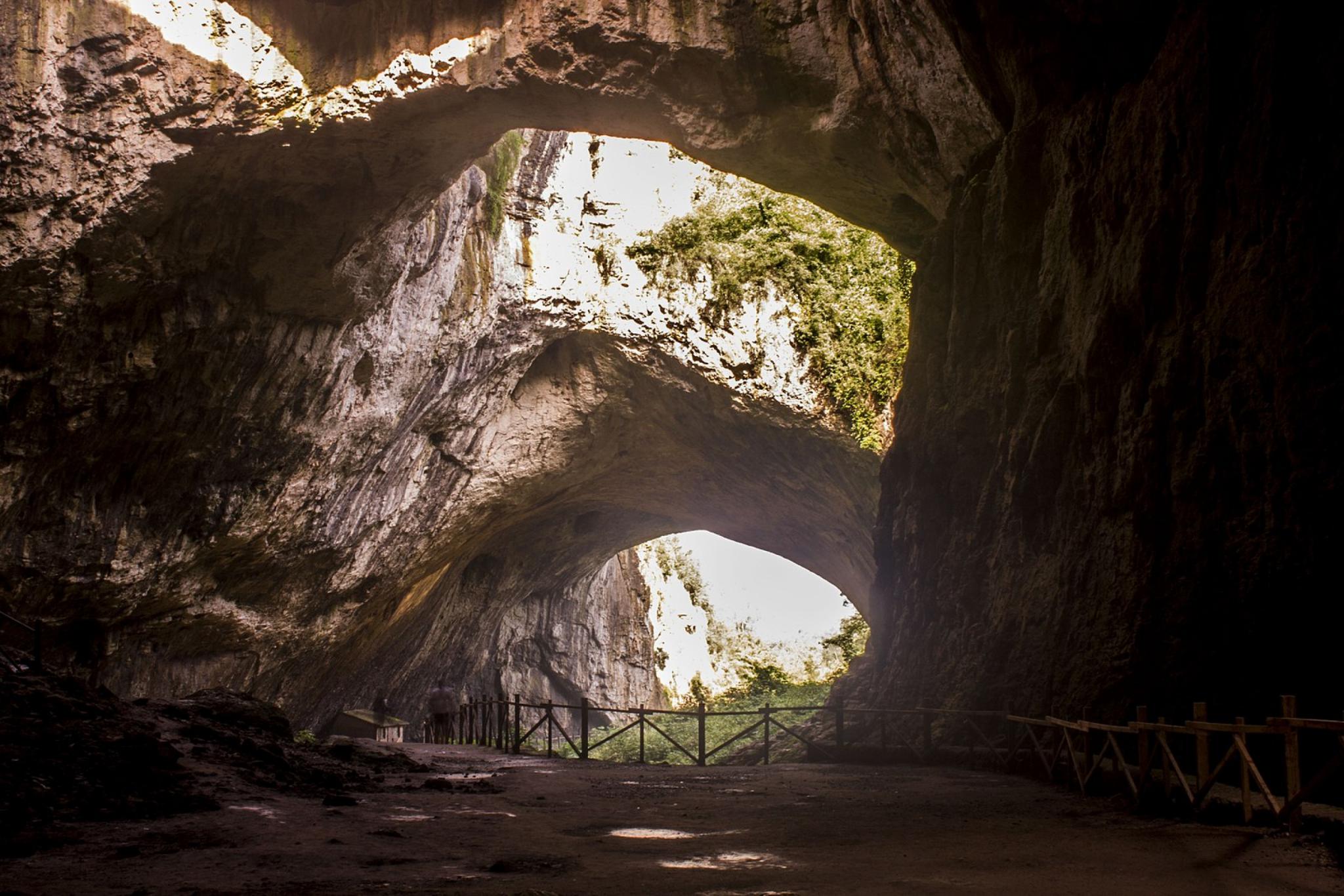 болгария пещера глаза бога