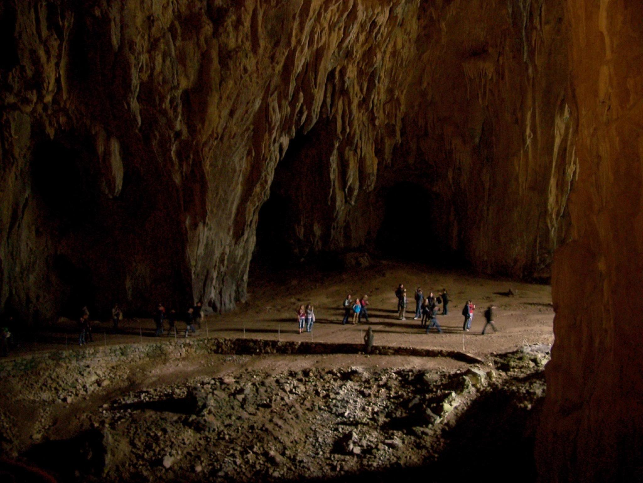 The cave of their. Шкоцянские пещеры Словения. Шкоцьянские пещеры ЮНЕСКО. Шкоцьянские пещеры (Шкоцьянске яме). Пещера Сивиллы.