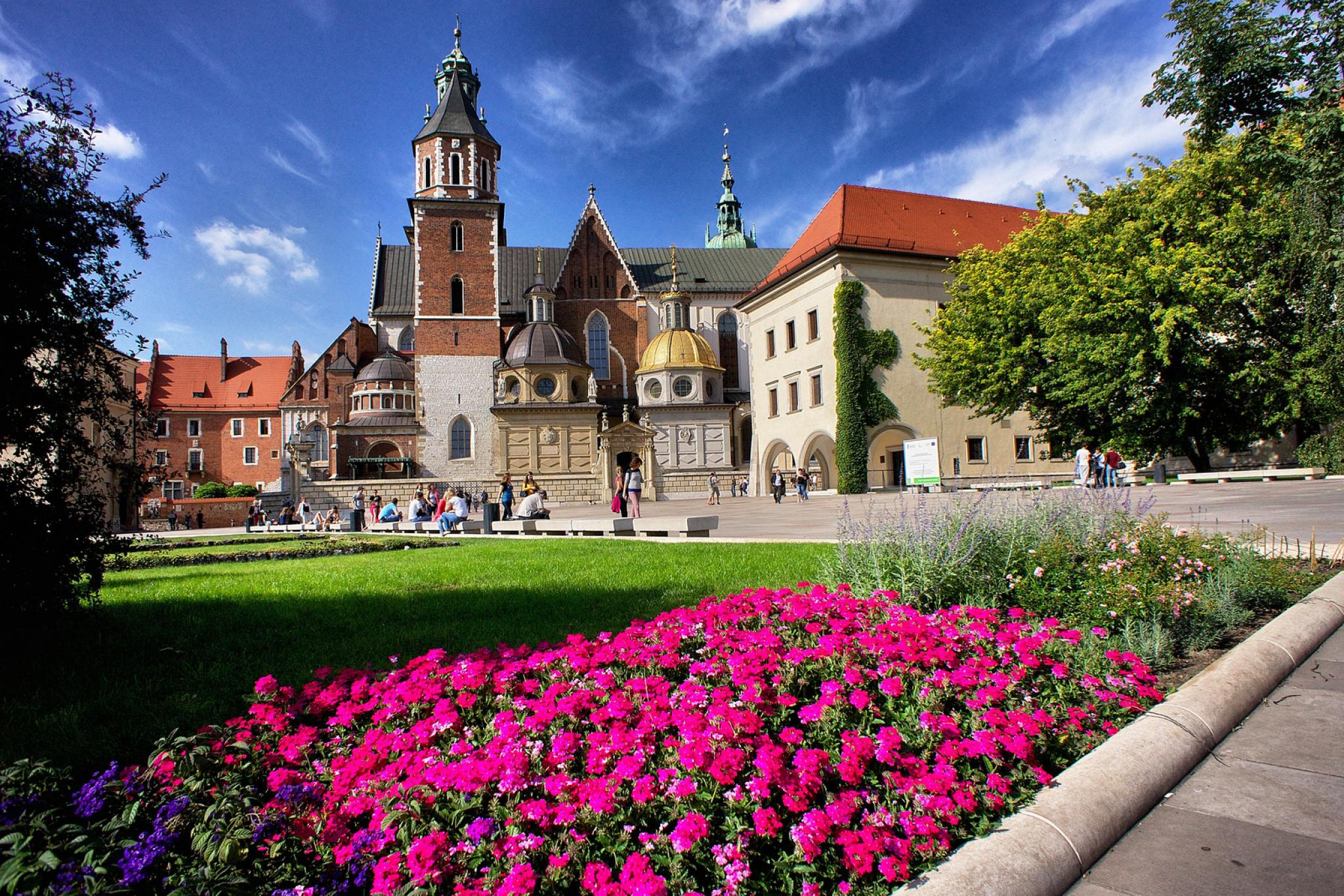 Wawel castle. Вавельский замок в Кракове. Польша Королевский замок Вавель Краков. Королевский замок Вавельский холм. Дворец Вавель Краков Польша.